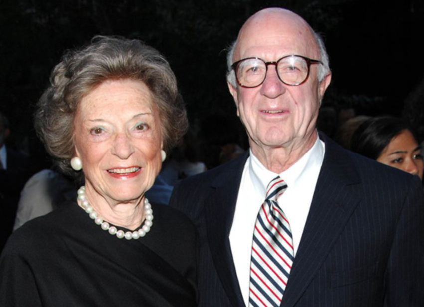 تاریخچه و معرفی برند Gap: آموزش خرید مستقیم - تاریخچه و راهنمای خرید برند Gap، یکی از برندهای معروف پوشاک آمریکایی با سبک کلاسیک.